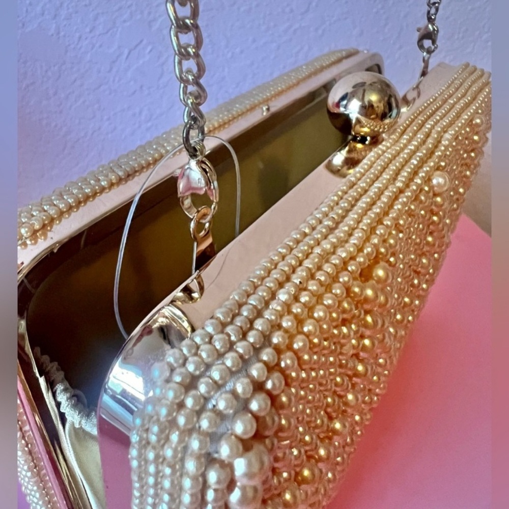 Gold Scallop Pearl Clutch Purse with Detachable Chain - Picture 6 of 12